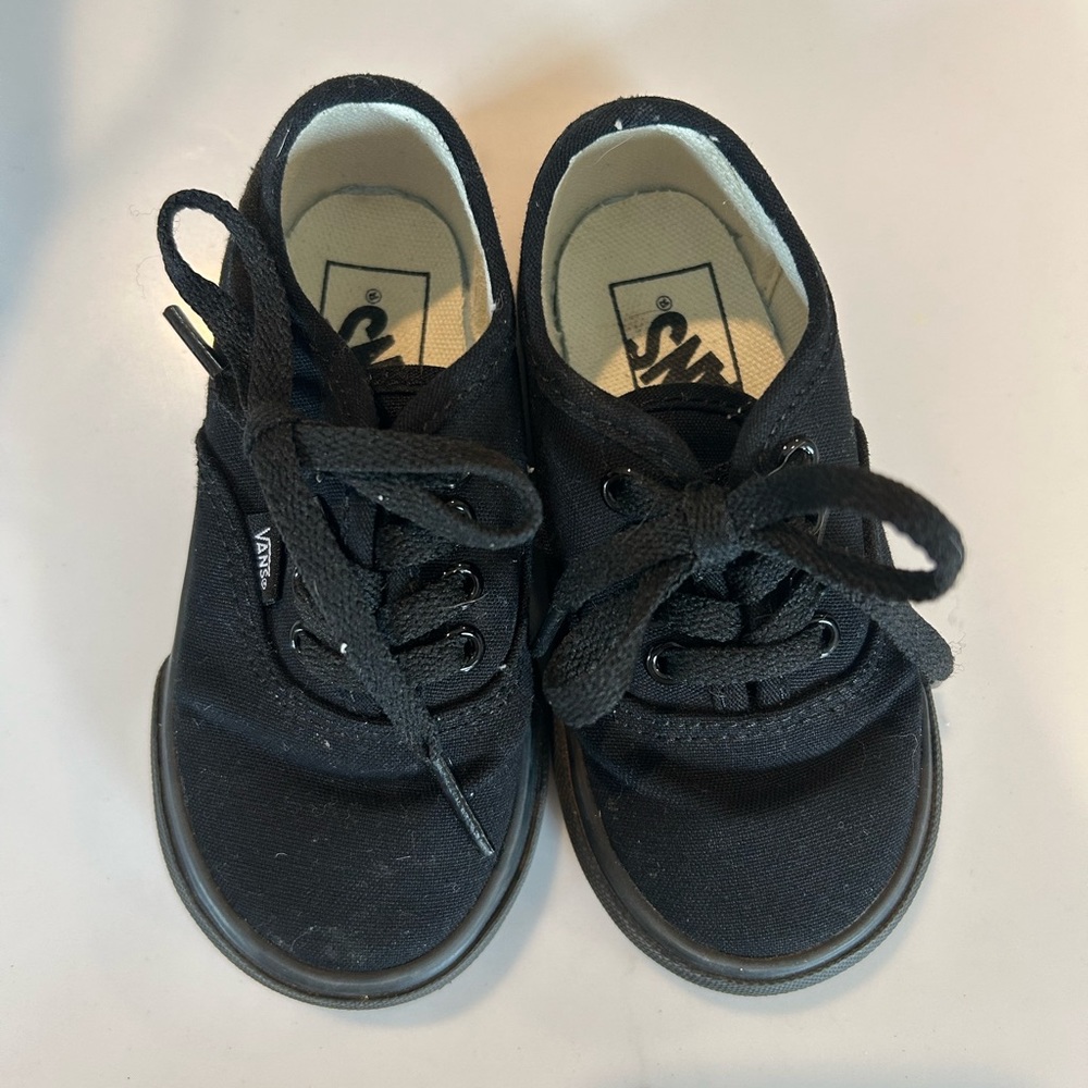 Toddler Size 6 vans excellent condition all black